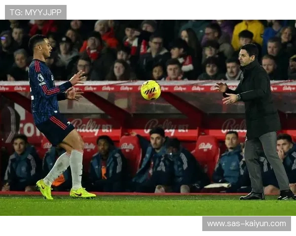 阿森纳客场平诺丁汉森林，领跑优势意外扩至7分